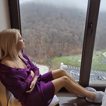 Spacious Mountain-view With Hot Tub And Free Parking 10 Min To Old Town Braşov