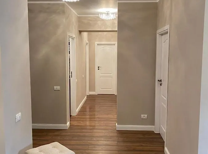 Spacious Mountain-view With Hot Tub And Free Parking 10 Min To Old Town Appartement Braşov