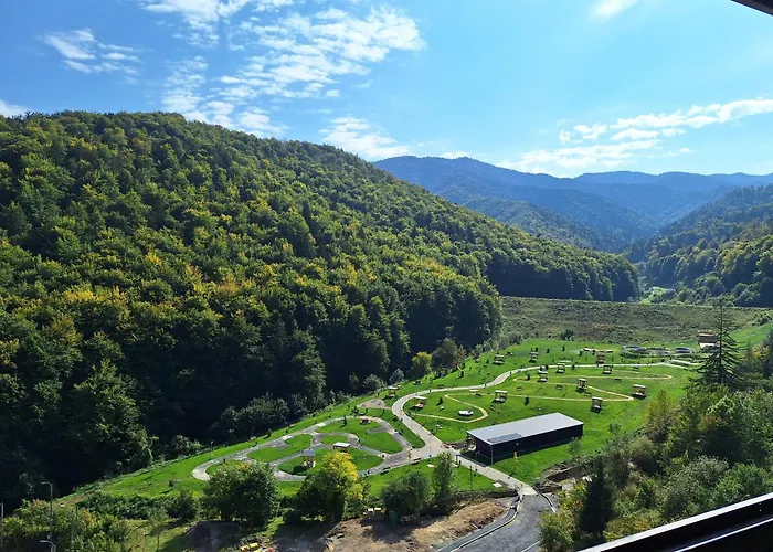 Appartement Spacious Mountain-view With Hot Tub And Free Parking 10 Min To Old Town Braşov