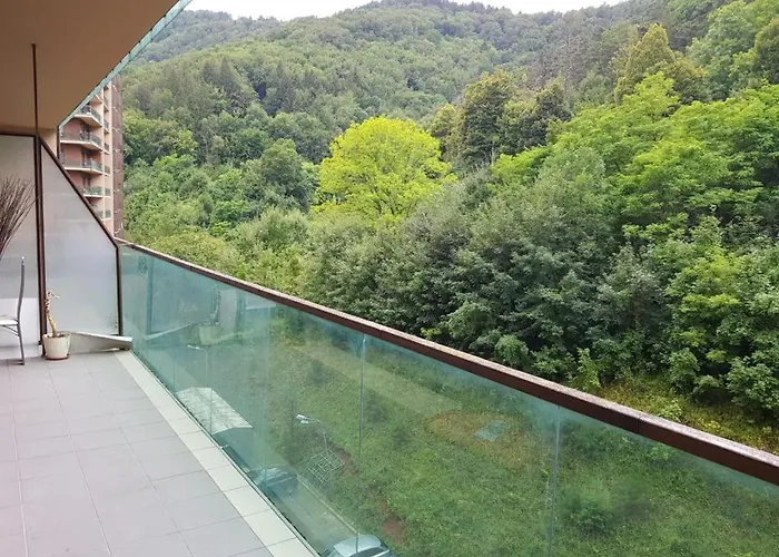Spacious Mountain-view With Hot Tub And Free Parking 10 Min To Old Town Appartement